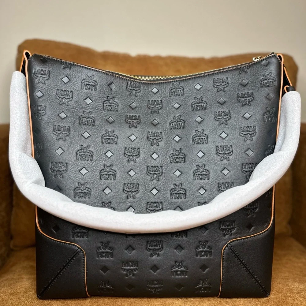 MCM Large Aren Hobo Bag in Embossed Monogram Leather - Picture 2 of 11